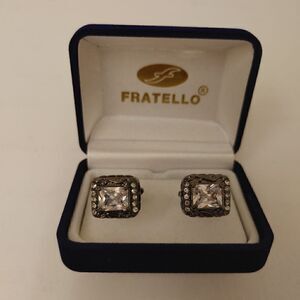 MEN'S FRATELLO BLACK-GREY HARDWARE CUFFLINKS WITH SQUARE GLASS STONES.